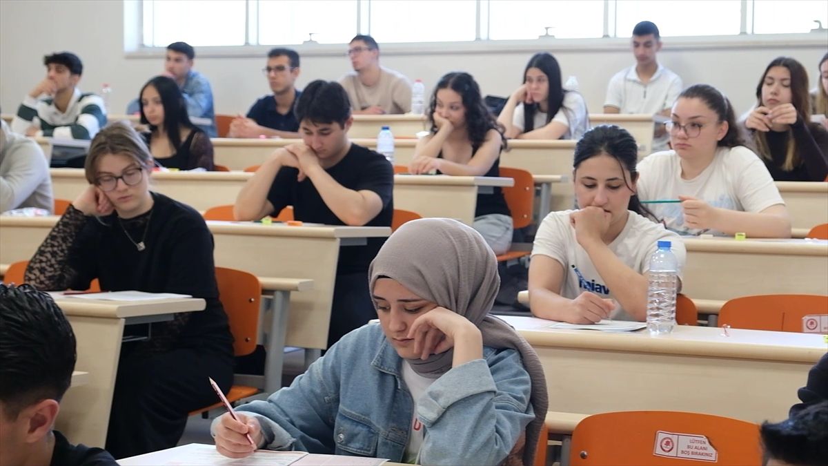 Lise öğrencileri, YKS simülasyonunda sınav deneyimi yaşadı