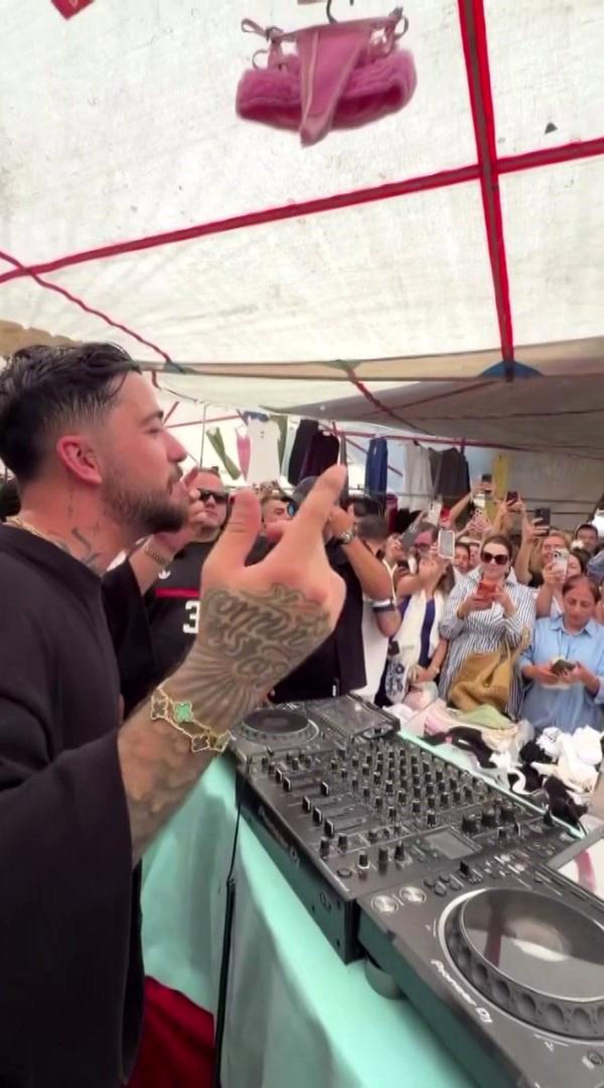 Mahmut Orhan'dan Alaçatı pazarında sürpriz performans