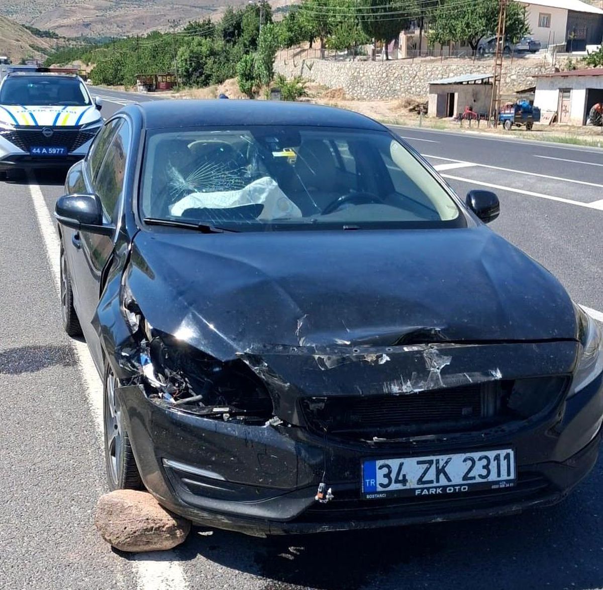 Malatya'da otomobil ile tır çarpıştı: 2 yaralı
