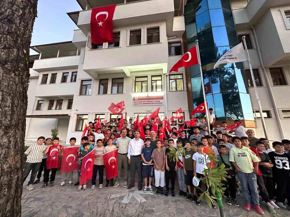 Menteşe’de Kur’an Kursu öğrencilerinden şehitlere vefa ve Gazze’ye destek yürüyüşü