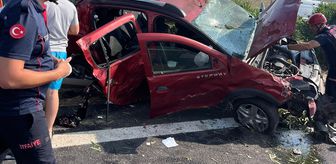 Osmaniye'de bariyere çarpan otomobildeki 5 kişi yaralandı