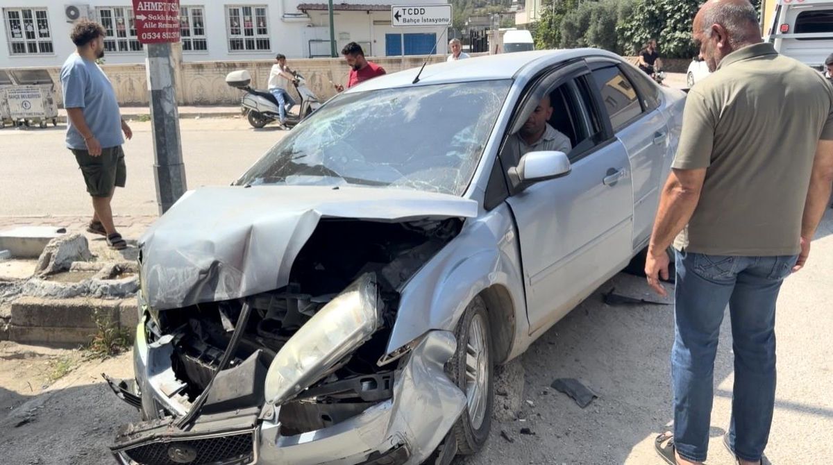 Osmaniye'de otomobiller çarpıştı: 1 yaralı