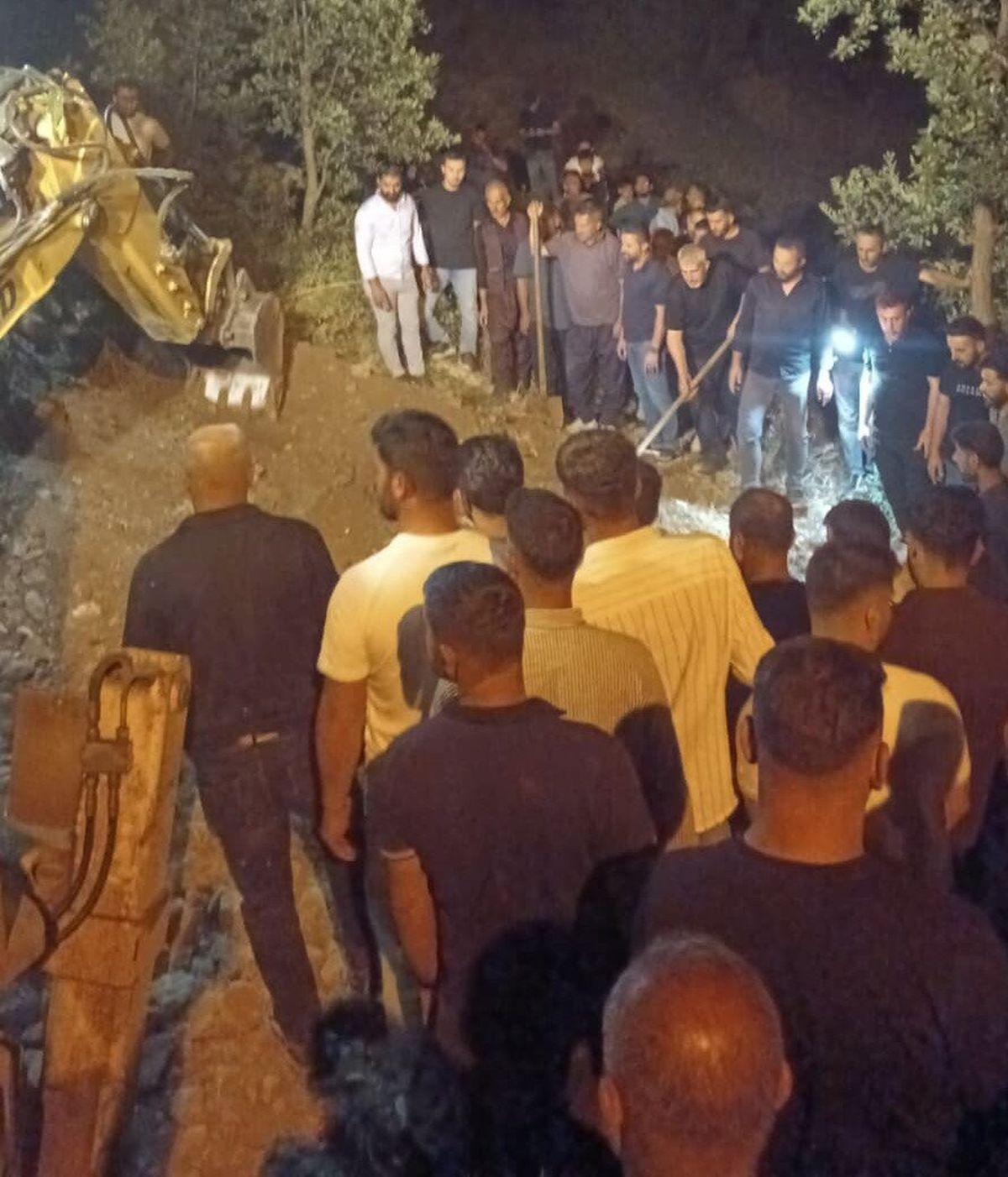 Şırnak'ın Silopi ilçesinde Habur Çayı'nda balık tutarken hayatını kaybeden Erkan Sak'ın cenazesi