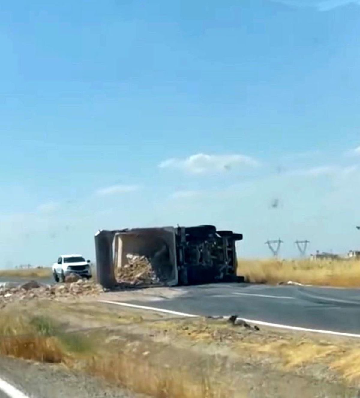 Siirt'te kamyon devrildi: 1 yaralı