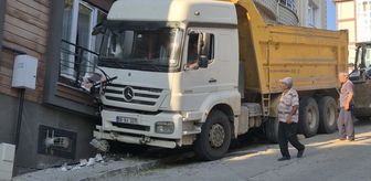 Tekirdağ'da freni boşalan kamyon eve çarptı