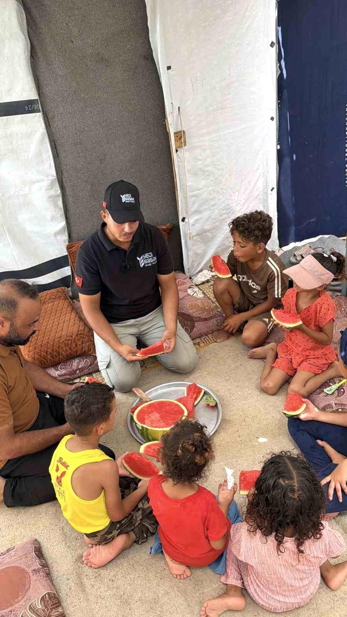 Yedi Başak, Gazze'de yaz şenliği düzenledi, halka karpuz dağıttı