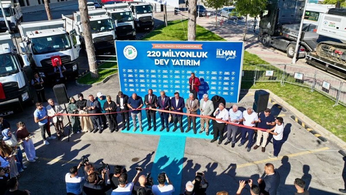 Yeşilyurt Belediyesi araç filosunu 220 milyon TL’lik 31 yeni iş makinasıyla güçlendirdi