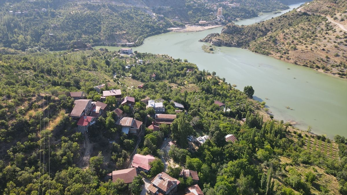 Yıllar önce gelin geldiği köyü muhtar olarak turizmde öne çıkarmak istiyor