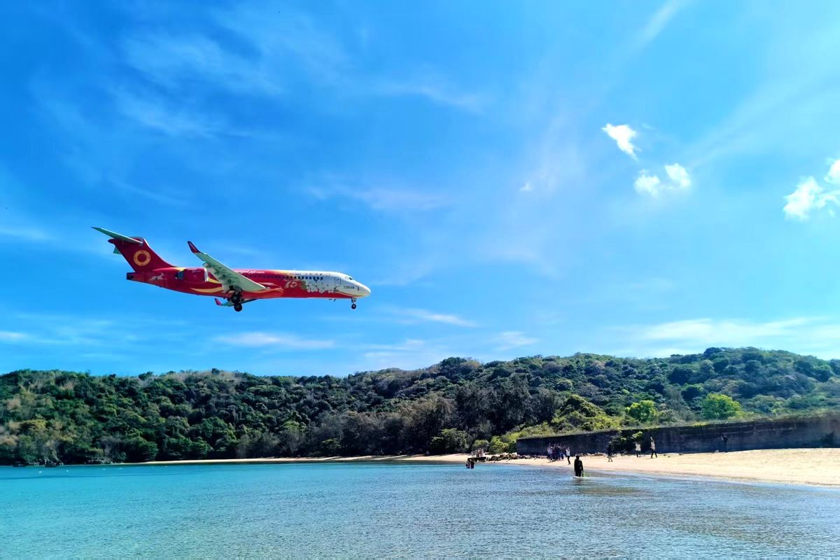 Air Cambodia'nın sipariş ettiği C909 tipi bölgesel jetlerden birinin temsili görseli.