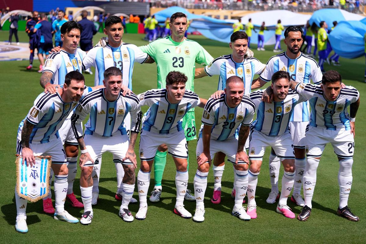 Arjantinli futbolcuların 2026 FIFA Dünya Kupası finalinde İspanya maçında üzgün olduğu an.