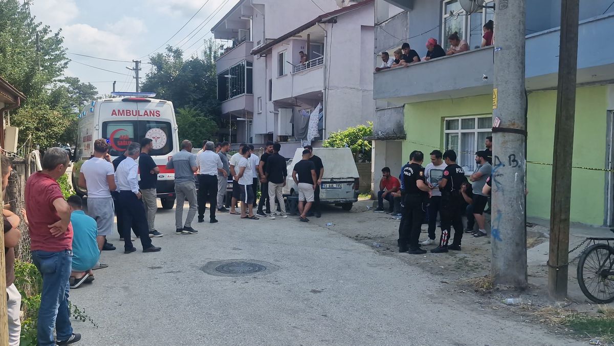 Düzce'de inşaat işçisinin kaldığı evde arkadaşının tabancasıyla vurulduğu olayla ilgili haber.