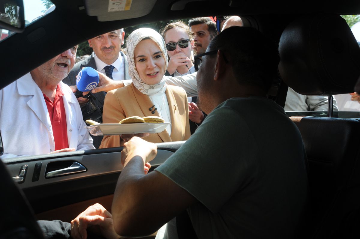 Bakan Göktaş: Gurbetçiler iki ülke arasında köprü vazifesi üstleniyor
