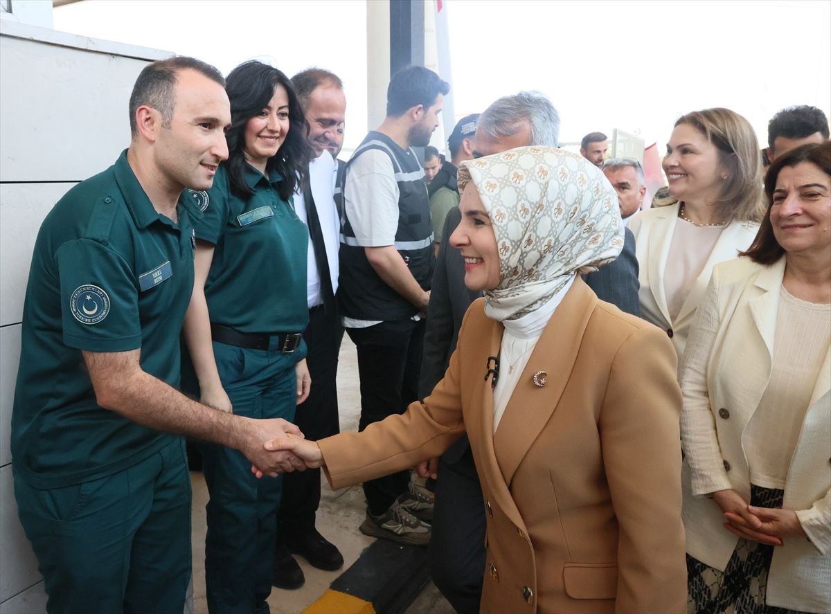 Bakan Göktaş gurbetçileri Kapıkule'de karşıladı