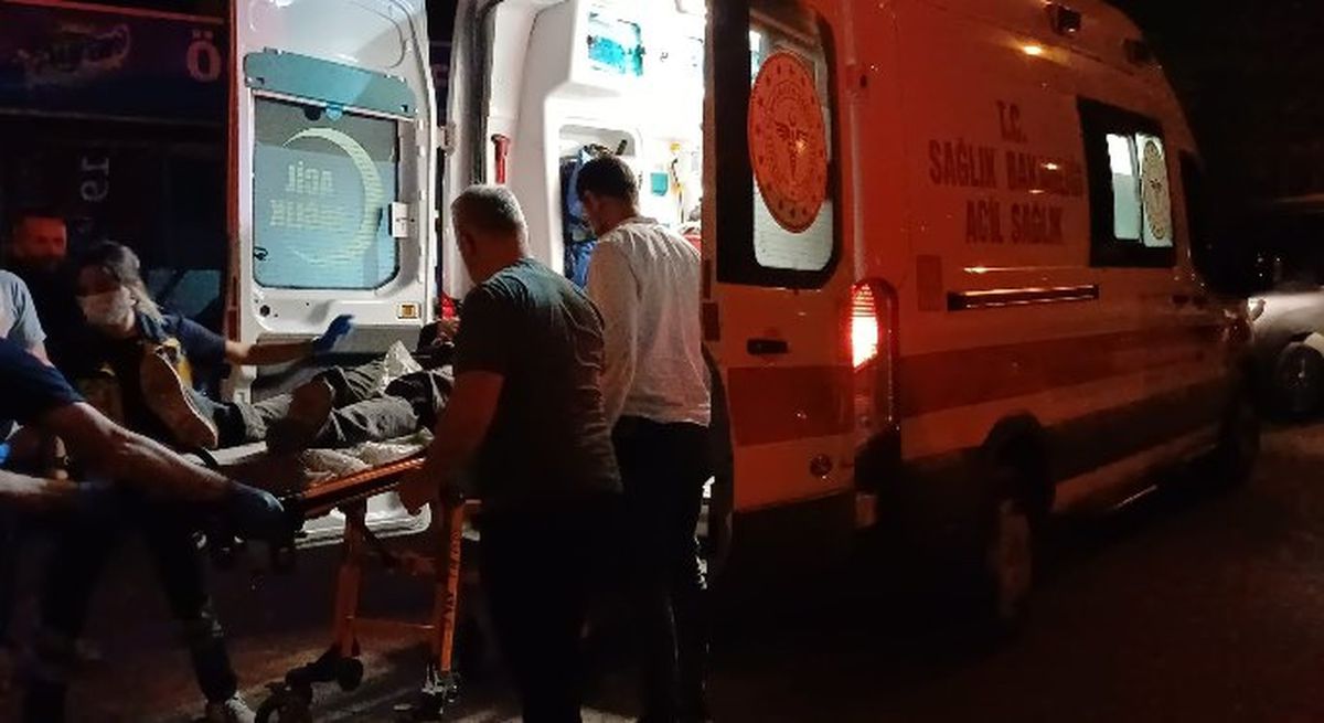 Çorum'da akrabalar arasında çıkan bıçaklı kavgada bir kişi yaralandı.