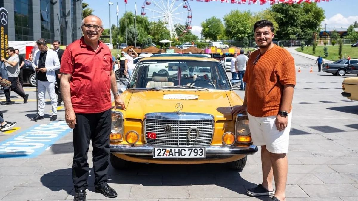 Malatya Kayısı Festivali'nde sergilenen klasik Mercedes otomobiller