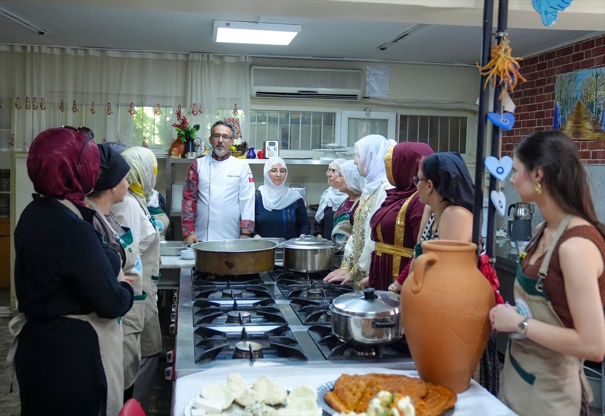 Diyarbakır'da kursiyerler geleneksel yöntemlerle peynir yapımını öğreniyor