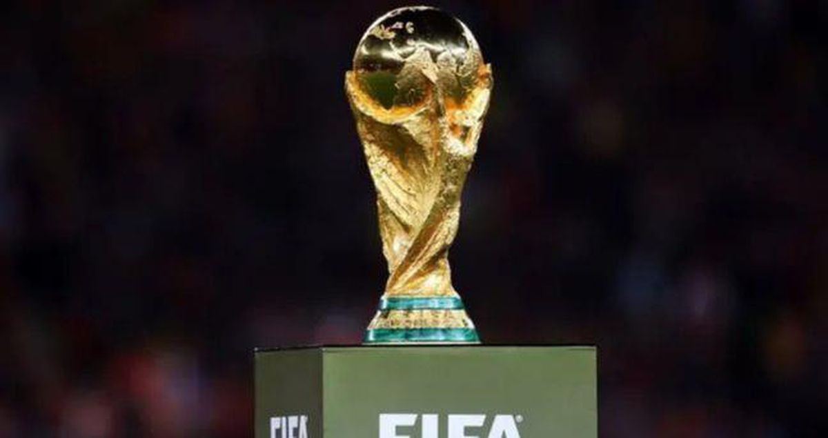 Dünya Kupası maçından bir görüntü, Afrika kökenli futbolcuların sahada olduğu bir anı temsil ediyor.