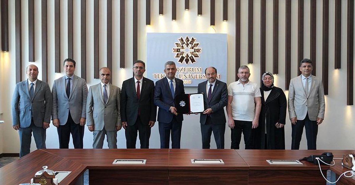 Erzurum Teknik Üniversitesi ve Erzurum İl Milli Eğitim Müdürlüğü temsilcileri protokol imzalarken