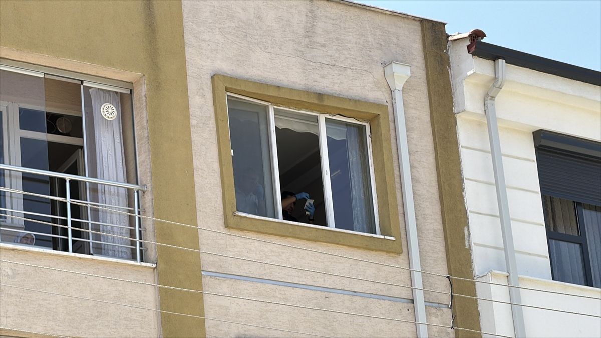 Eskişehir'de pencereden düşen 3 yaşındaki çocuk ağır yaralandı