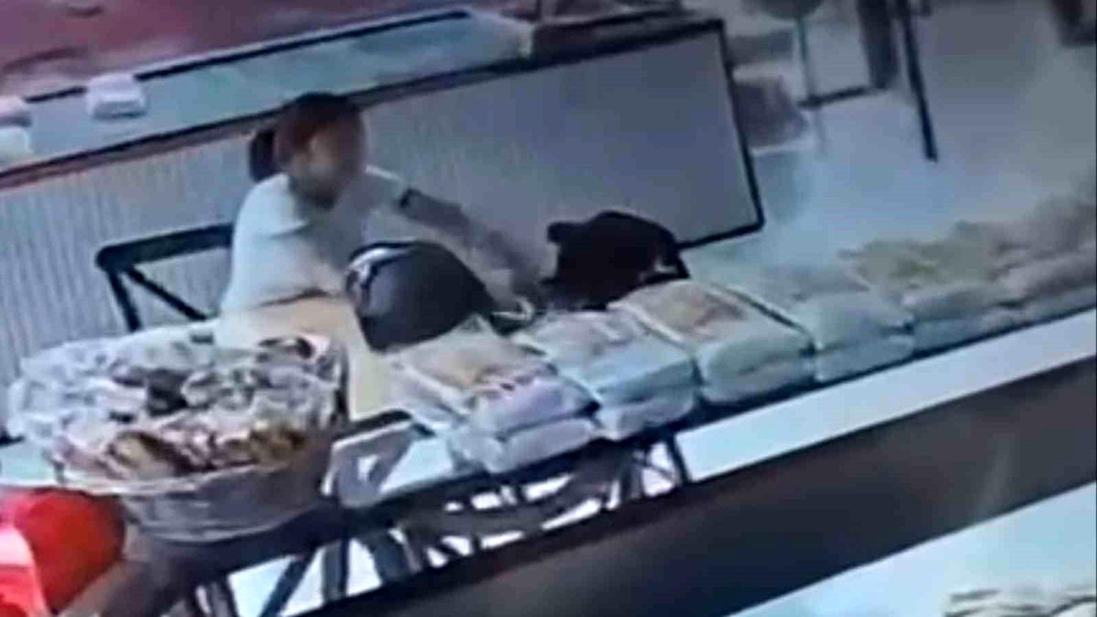 Fırında 'pes' dedirten hırsızlık: Çayına şeker attı, şekerliği çantasına sakladı