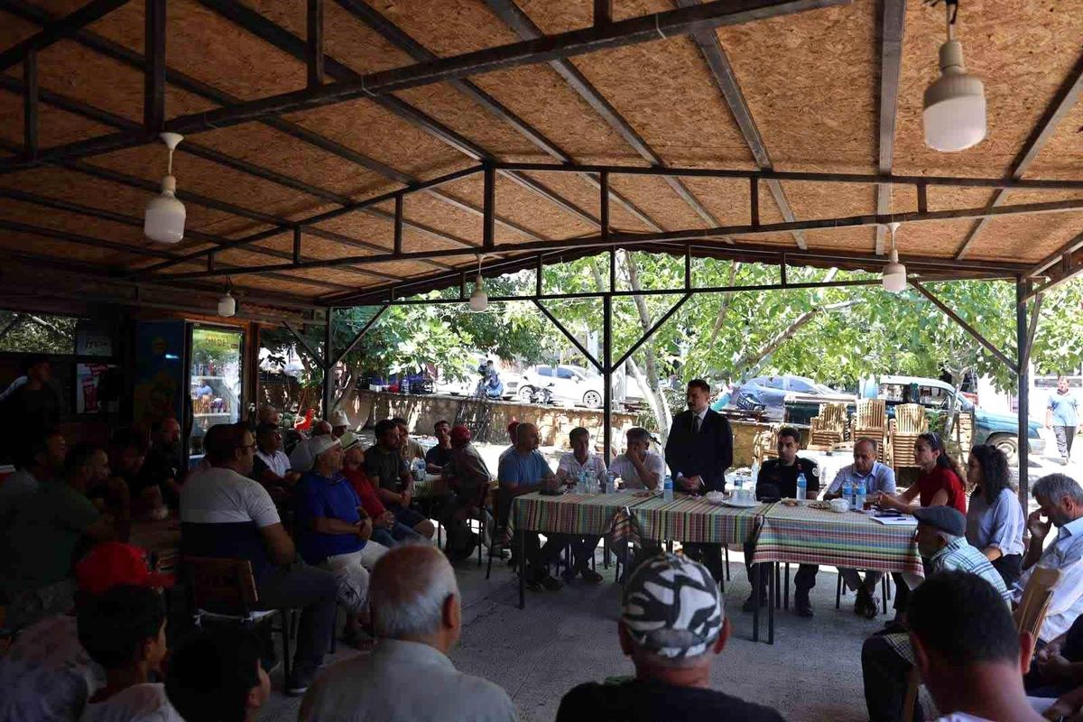 Gökçeada Kaymakamı vatandaşlarla bir araya geldi