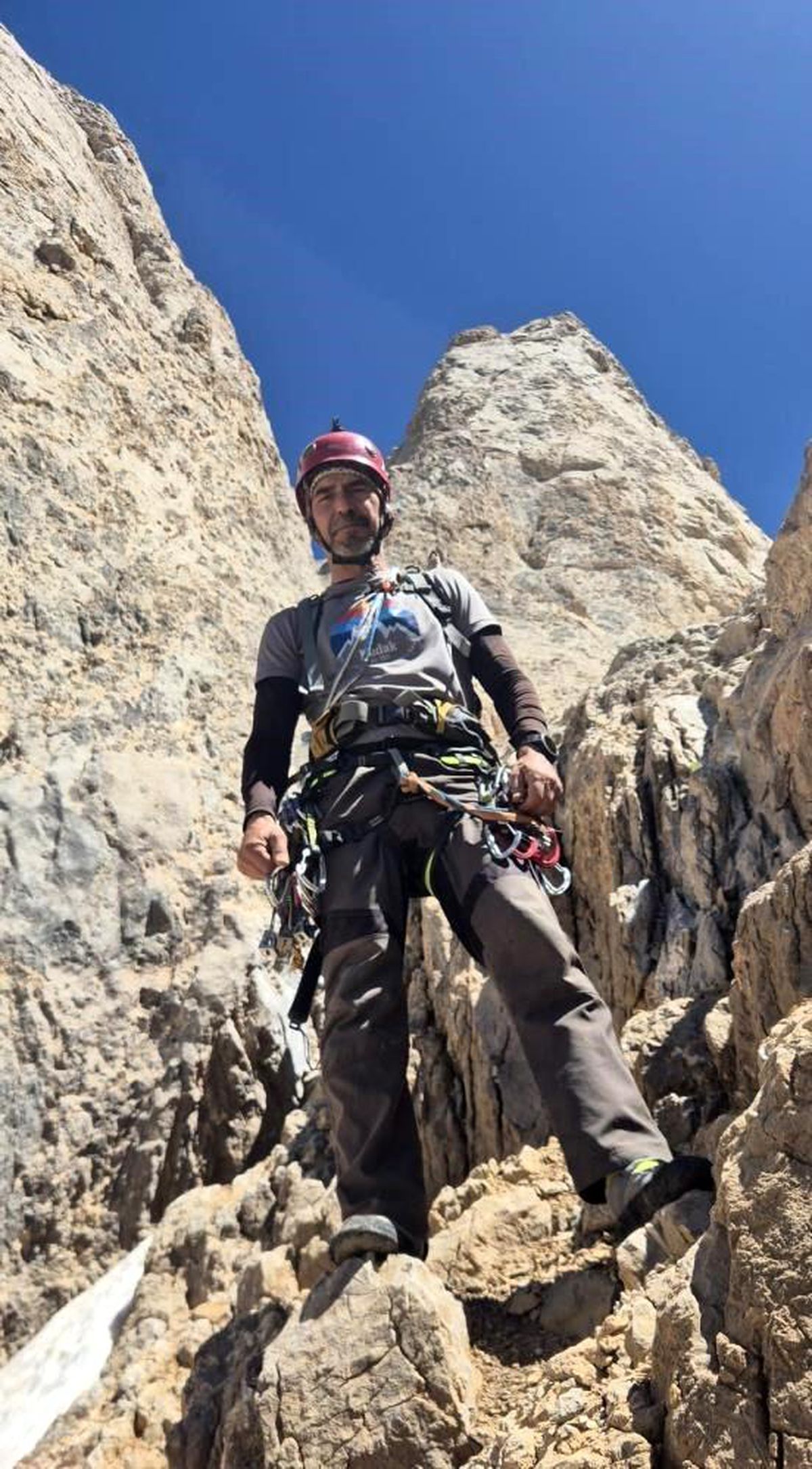 Hakkari'de kaybolan dağcının cansız bedenine ulaşıldı