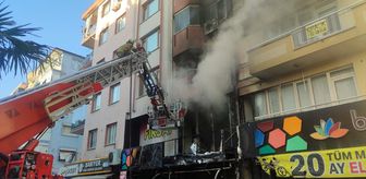 İzmir'de iş yerinde çıkan yangın hasara neden oldu