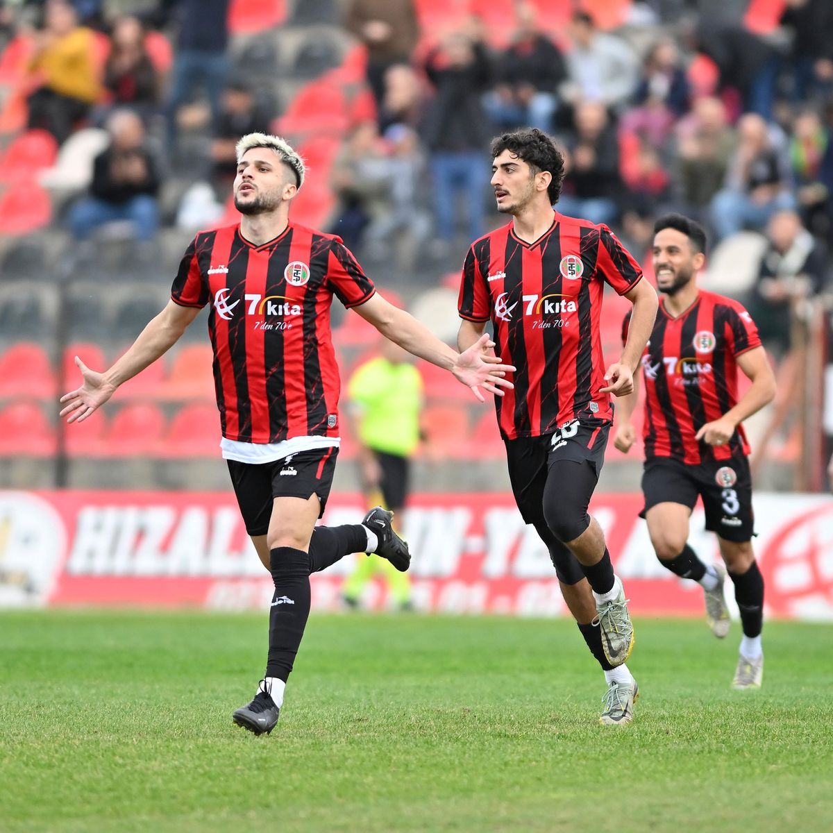 Karşıyaka'da Veysel Karani el yaktı