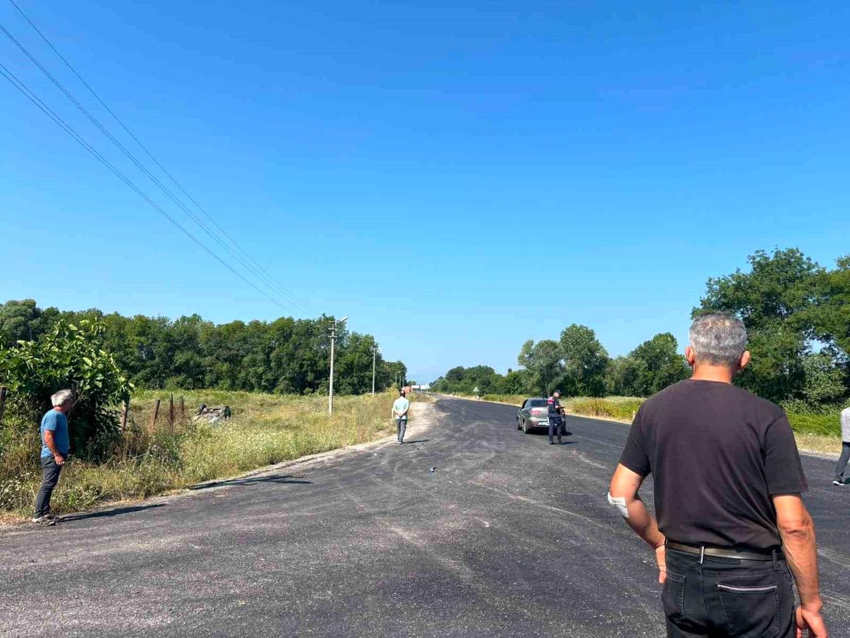 'Kavşak hatası' kazaya neden oldu: Takla atan otomobil araziye uçtu