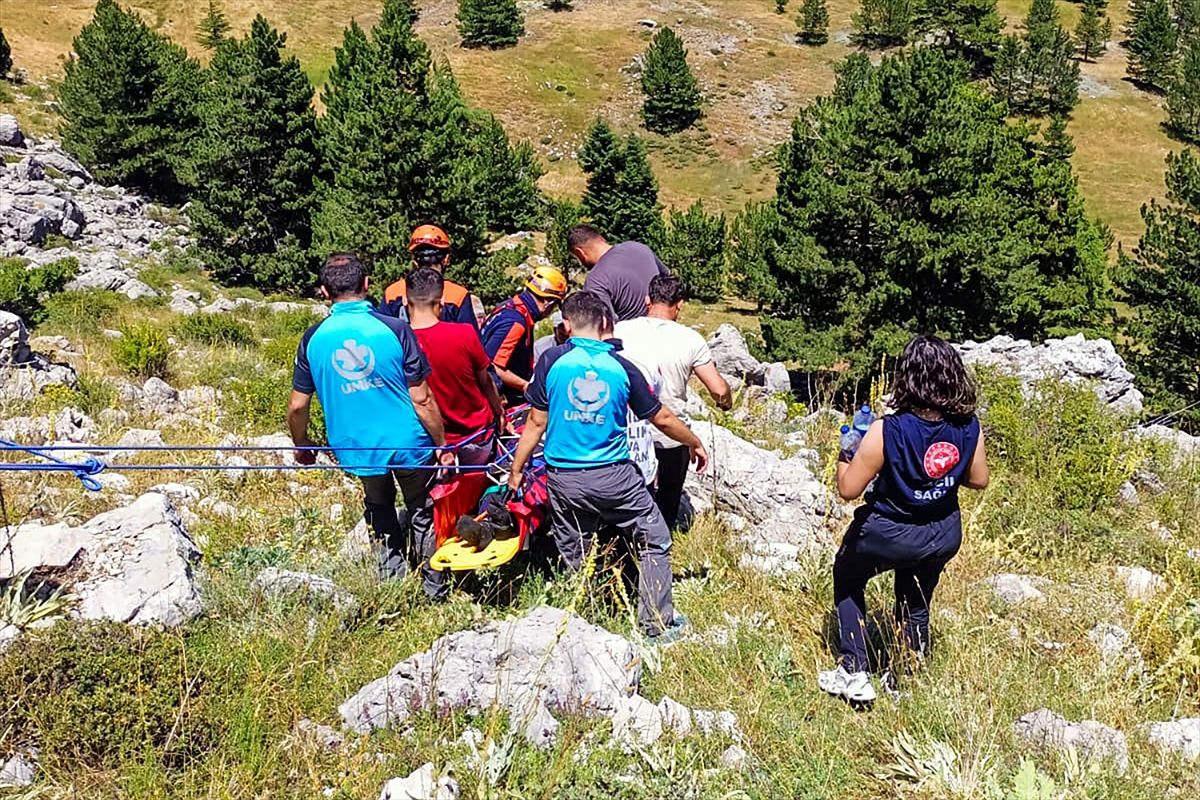 Konya'da kayalıklardan düşerek yaralanan kişi kurtarıldı