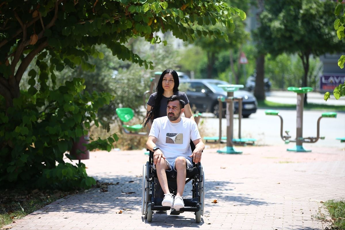 Maganda kurşunuyla engelli kalan genç eşinin desteğiyle hayata tutunuyor