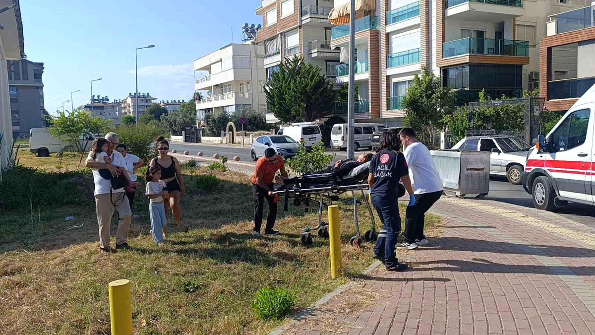 Manavgat'ta ticari taksi ile otomobil çarpıştı: 4 yaralı