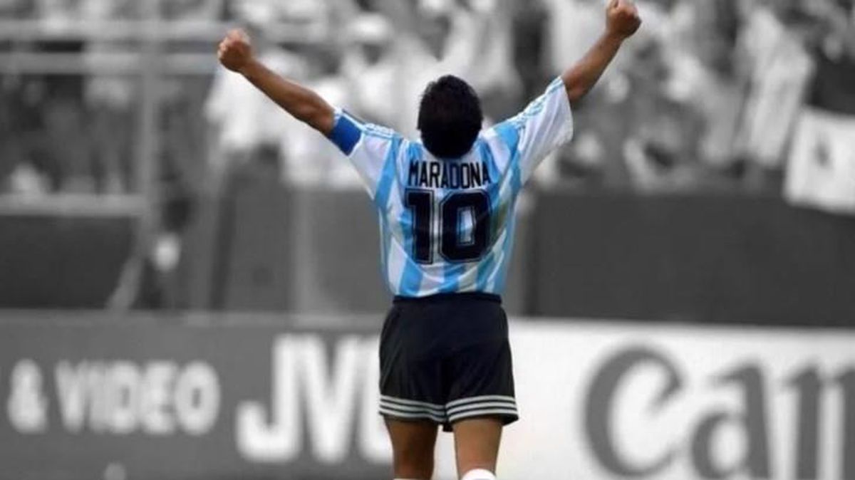 Diego Maradona'nın futbol sahasındaki bir anı