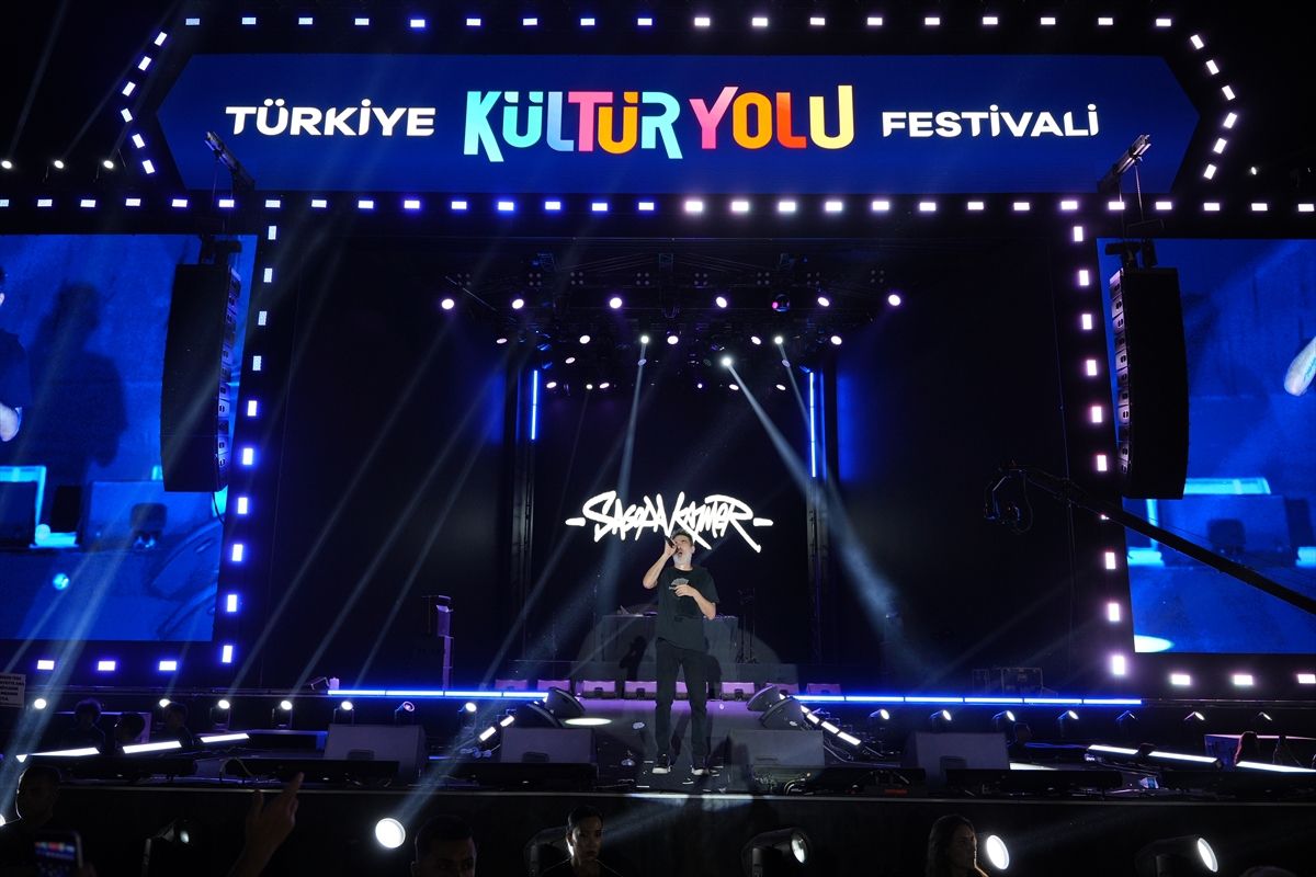 Sagopa Kajmer Van Kültür Yolu Festivali'nde konser verdi