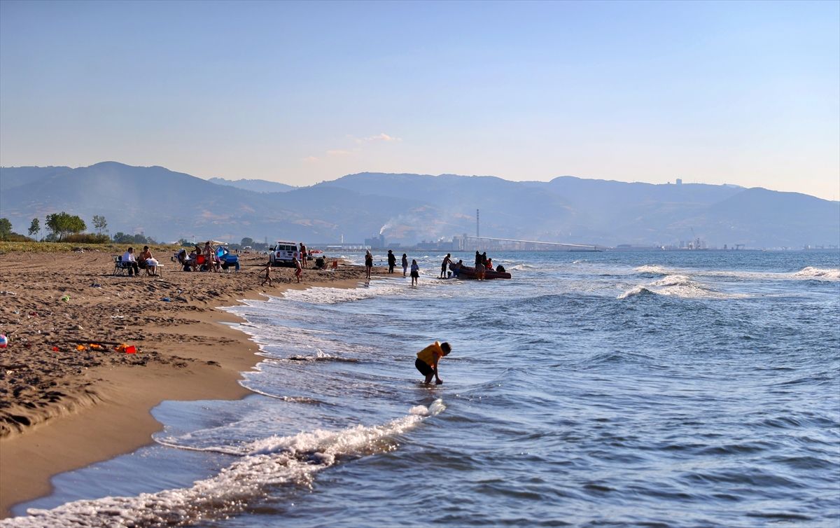 Samsun'da denizde alabora olan teknedeki 6 kişiden 3'ü kurtarıldı