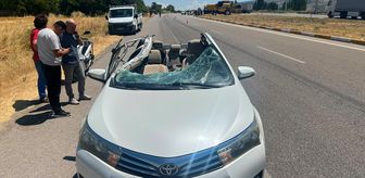 Sivas'ta biçerdöverle çarpışan otomobildeki 3 kişi yaralandı