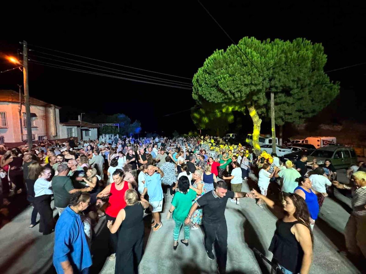 Güzeltepe'de düzenlenen Tahtacı buluşmasından genel bir görünüm.