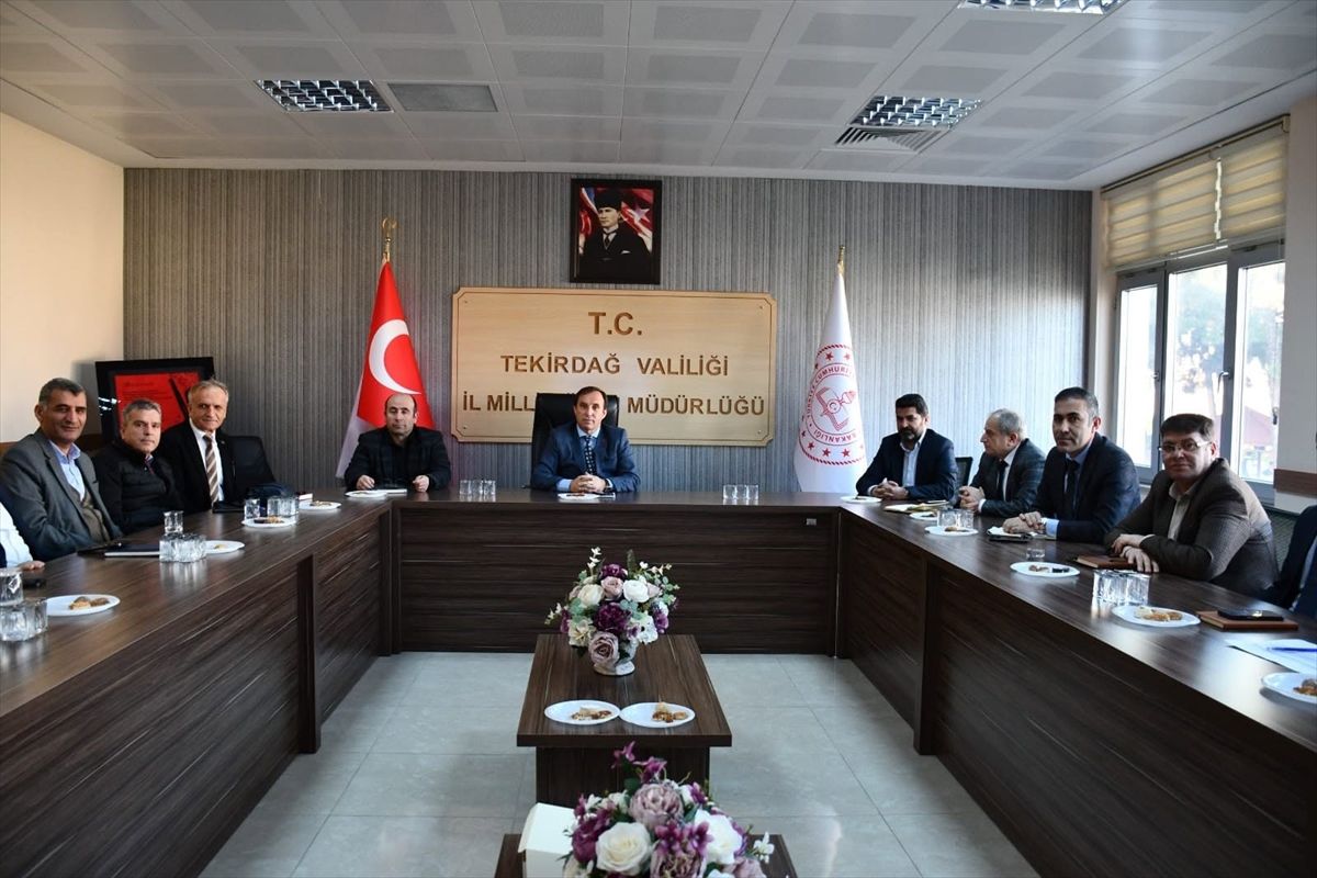 Tekirdağ Süleymanpaşa'da Barbaros Mahallesi sahilinde devam eden düzenleme çalışmaları.