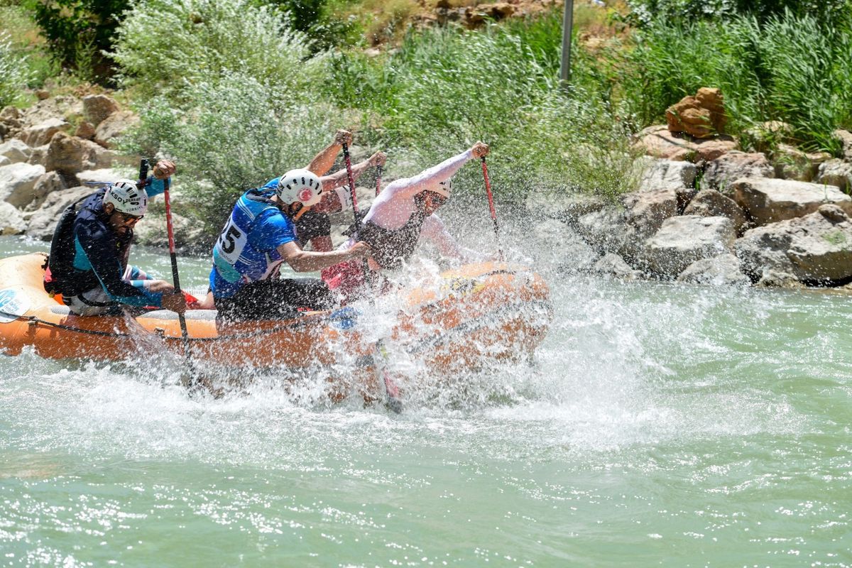 Van'ın Çatak ilçesinde düzenlenen rafting şampiyonasından bir görüntü.