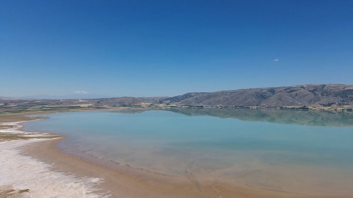 Kayseri'de aşırı yağışlar nedeniyle yüksek su seviyesine ulaşan Tuzla Gölü'nden genel bir görünüm.