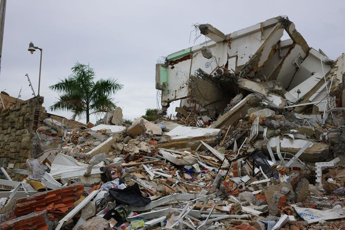 Venezuela'da deprem sonrası hasar görmüş binalar