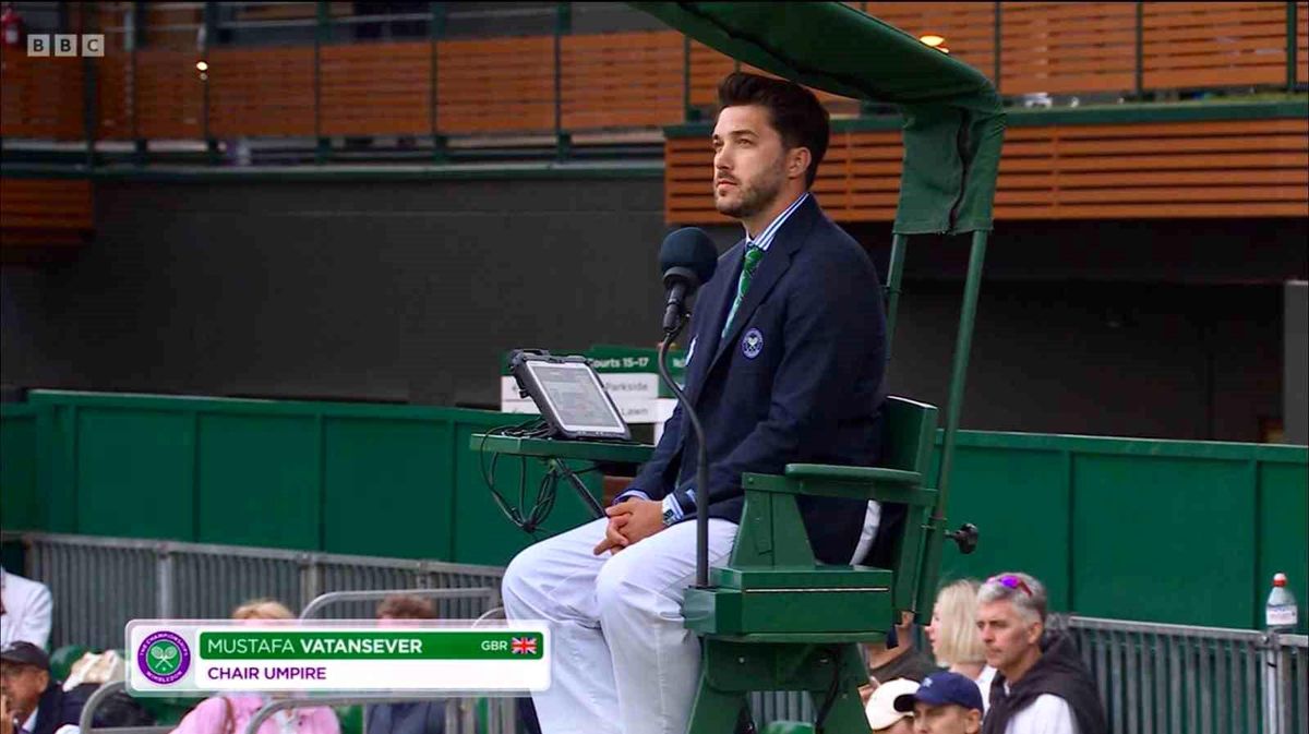 Wimbledon'da kule hakemi olarak görev yapan Mustafa Vatansever'in fotoğrafı.