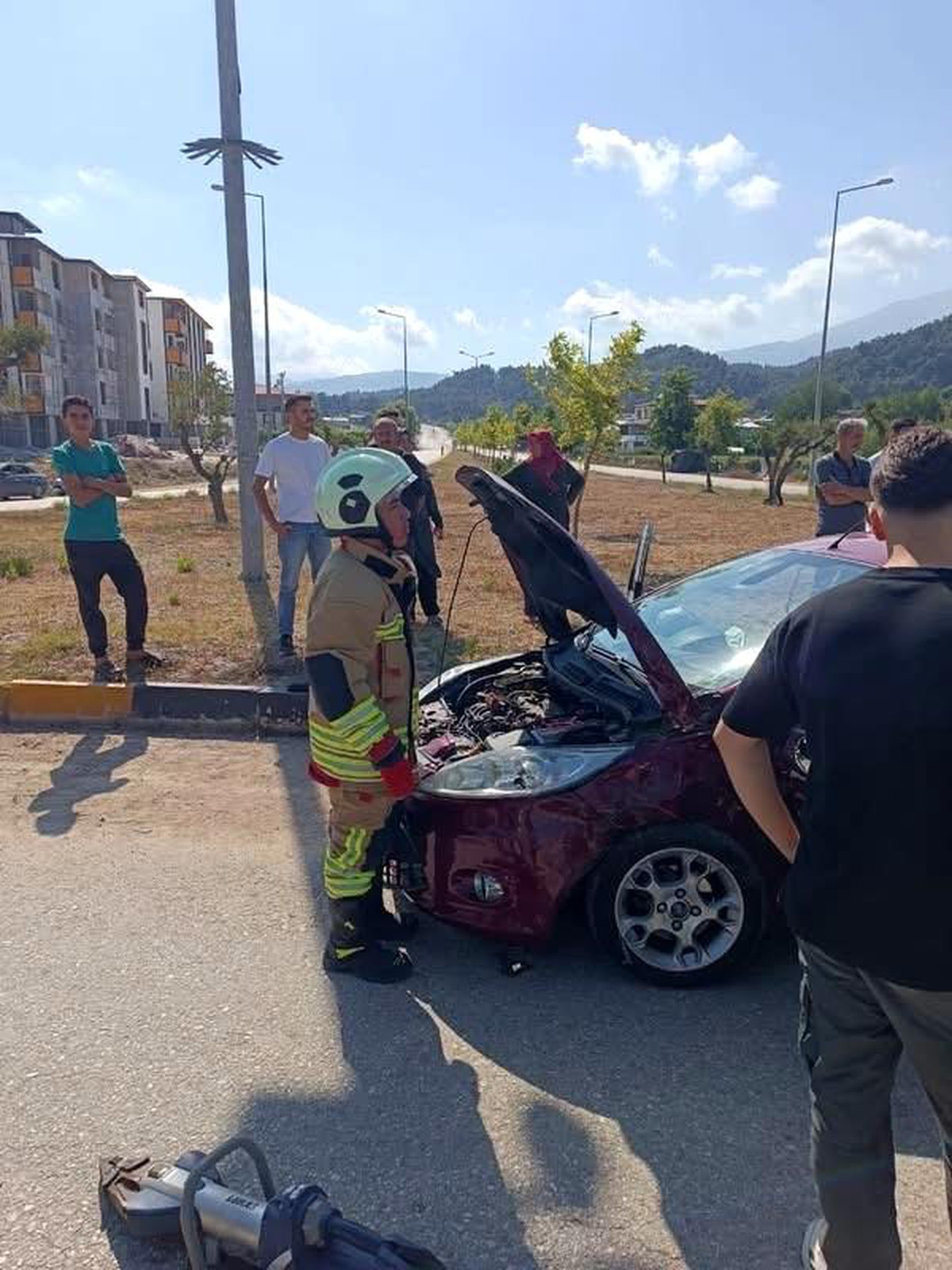 Hatay Yayladağı'nda meydana gelen trafik kazasında araçlar çarpıştı.