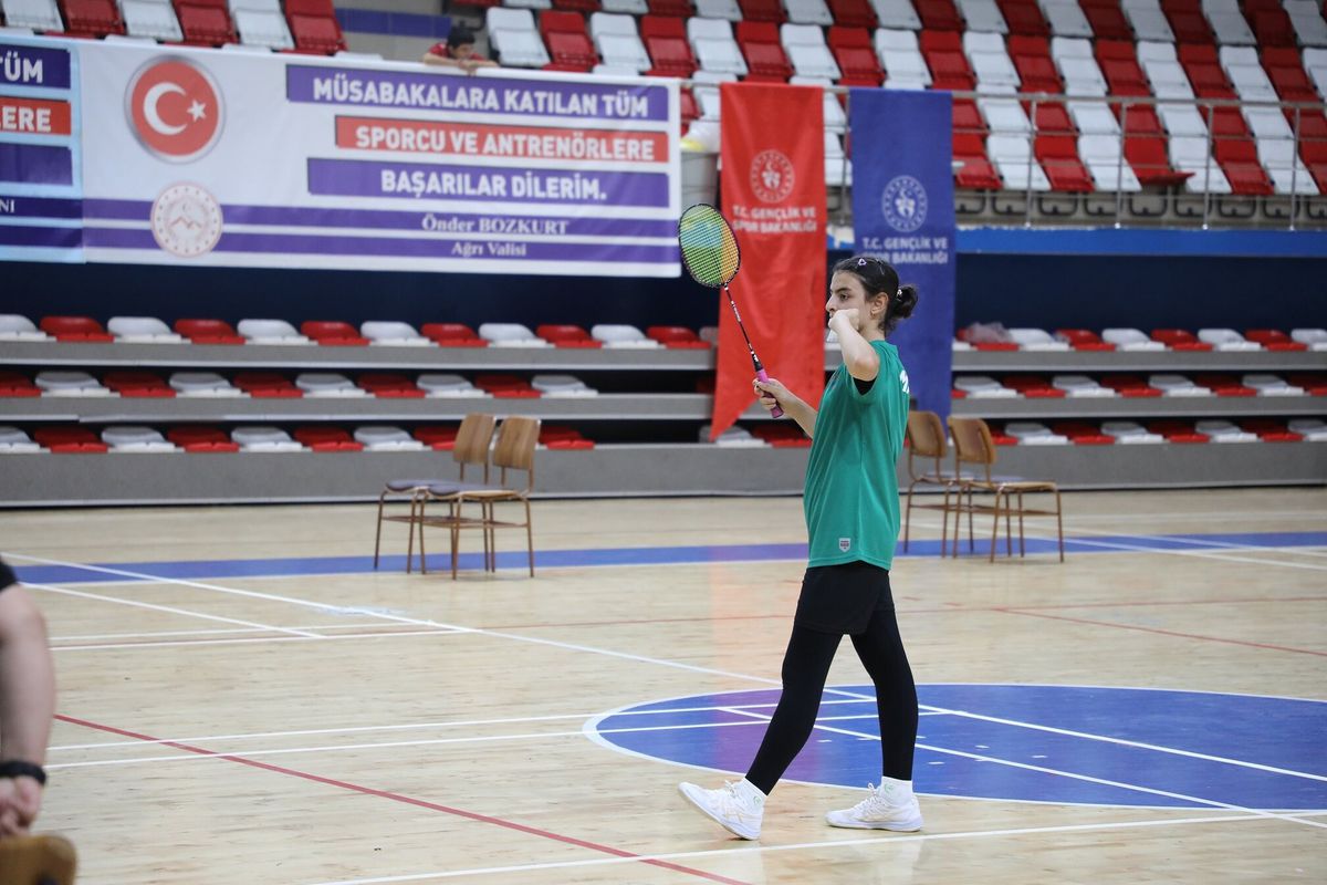 Ağrı'da düzenlenen ANALİG Badminton müsabakalarından bir görünüm.