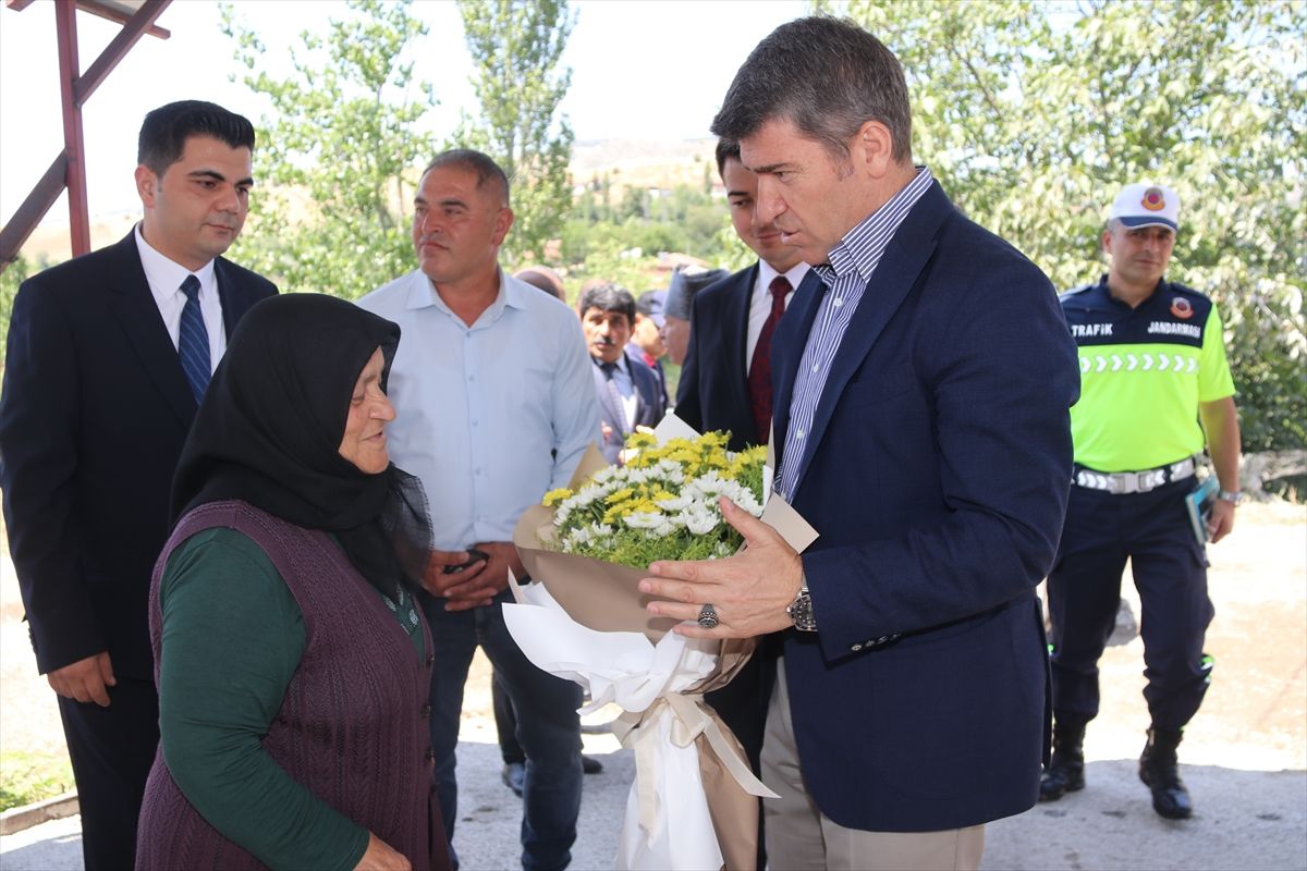 Amasya Valisi Önder Bakan'ın şehit ailesini ziyareti