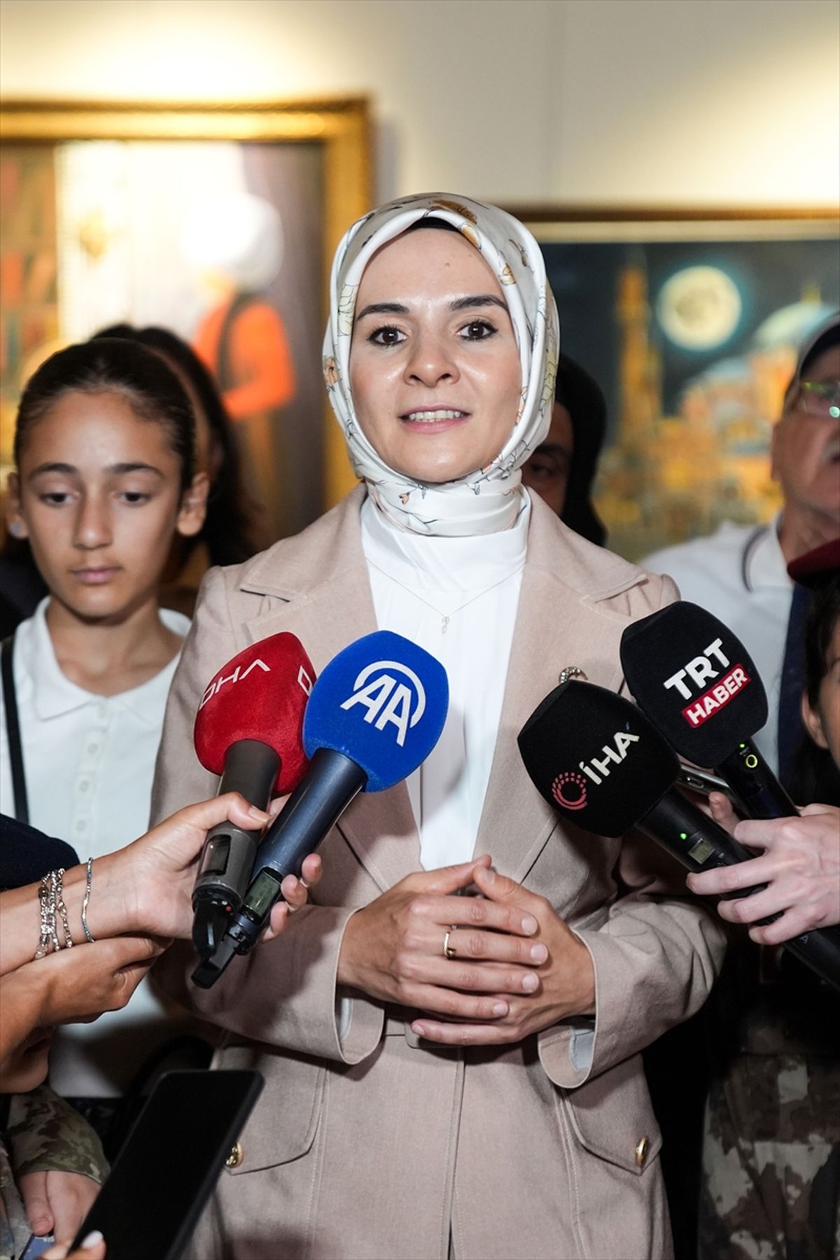 Bakan Göktaş, 15 Temmuz Sergisi'ni Ziyaret Etti
