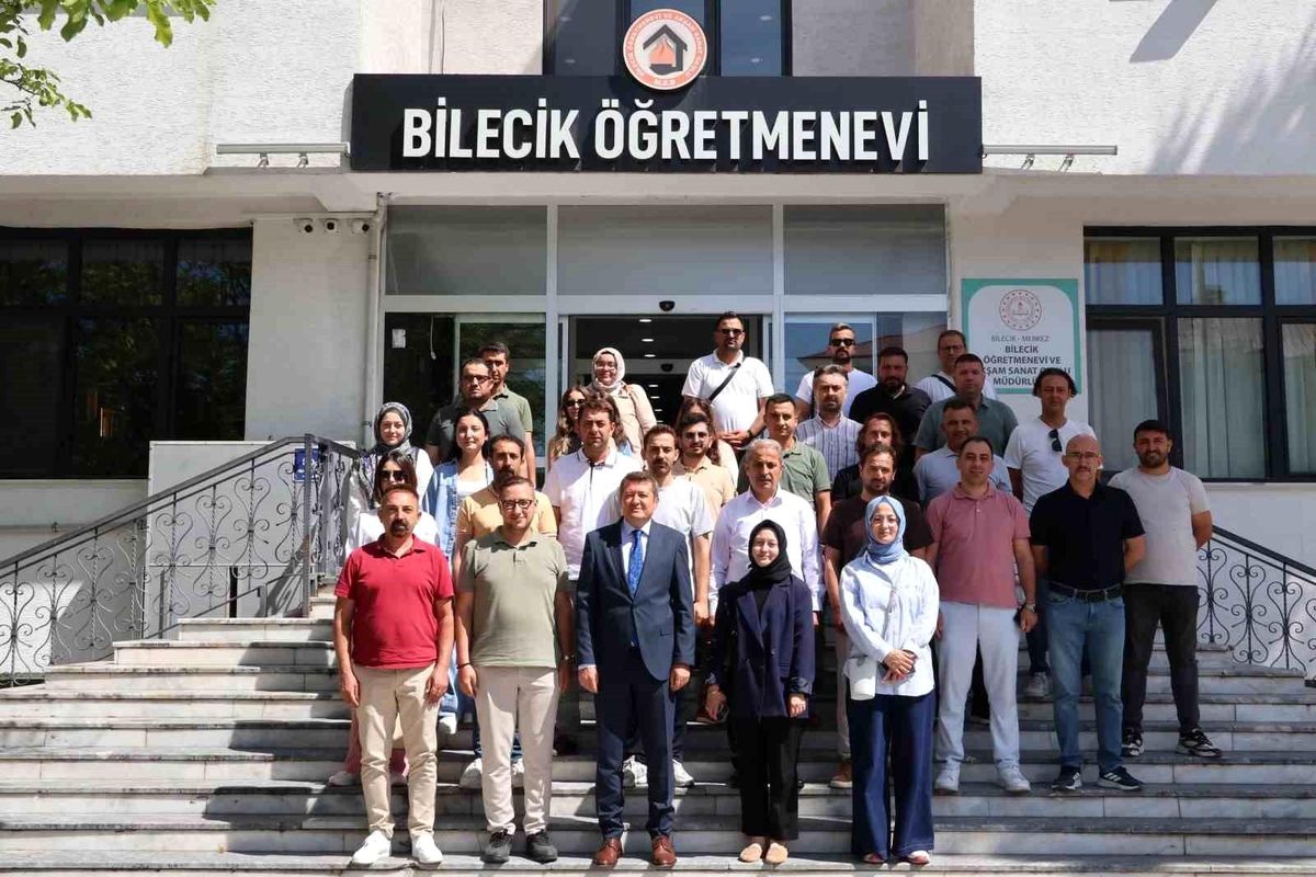 Bilecik'te düzenlenen Eğitim Kurumları Yönetici Yetiştirme Semineri'nden genel bir görüntü.