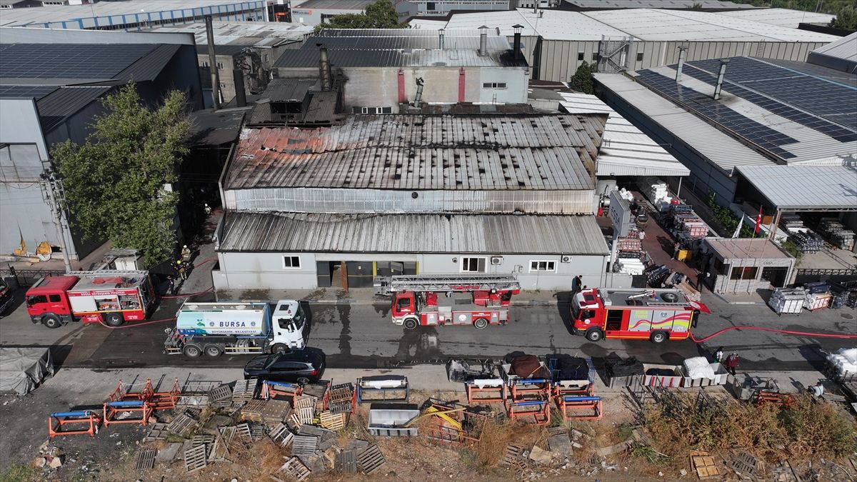 Bursa'da kumaş fabrikasında çıkan yangın söndürüldü