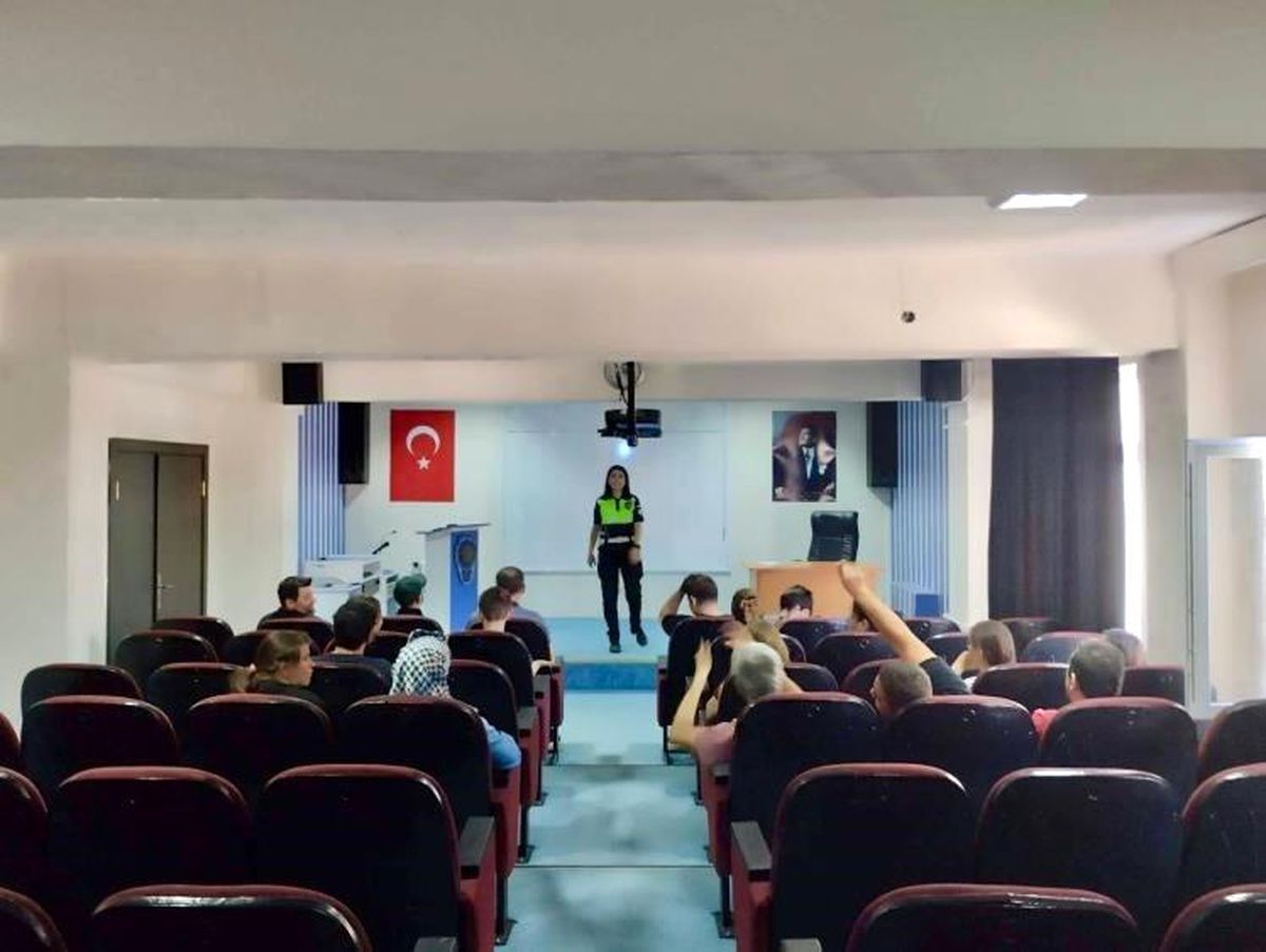 Bilecik'te engelli bireylere trafik güvenliği eğitimi veriliyor