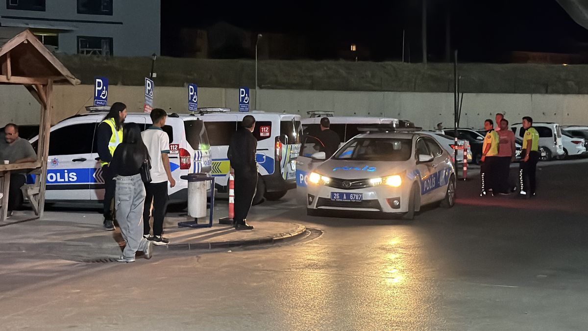 Eskişehir'de bekçiye çarpan motosiklet sürücüsünün aranmasıyla ilgili haber görseli.